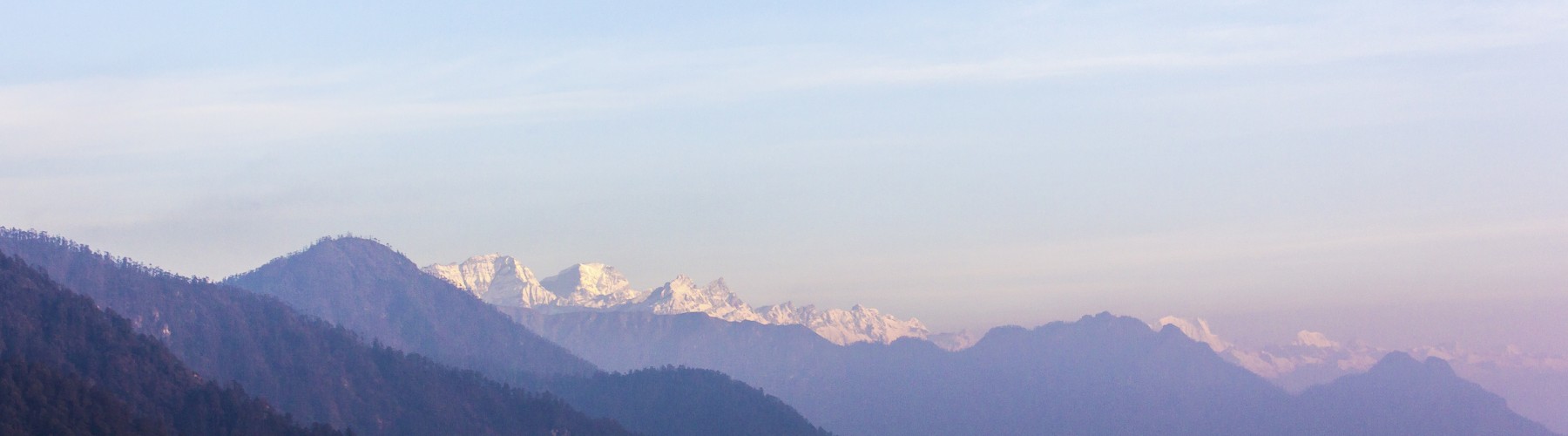 View from ducho la pass in the early morning to the snow covered 8000m peaks of the himalaya. There is still fog in the valleys.